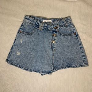 ZARA Girls Light Washed Distressed Jean Shorts / Skort